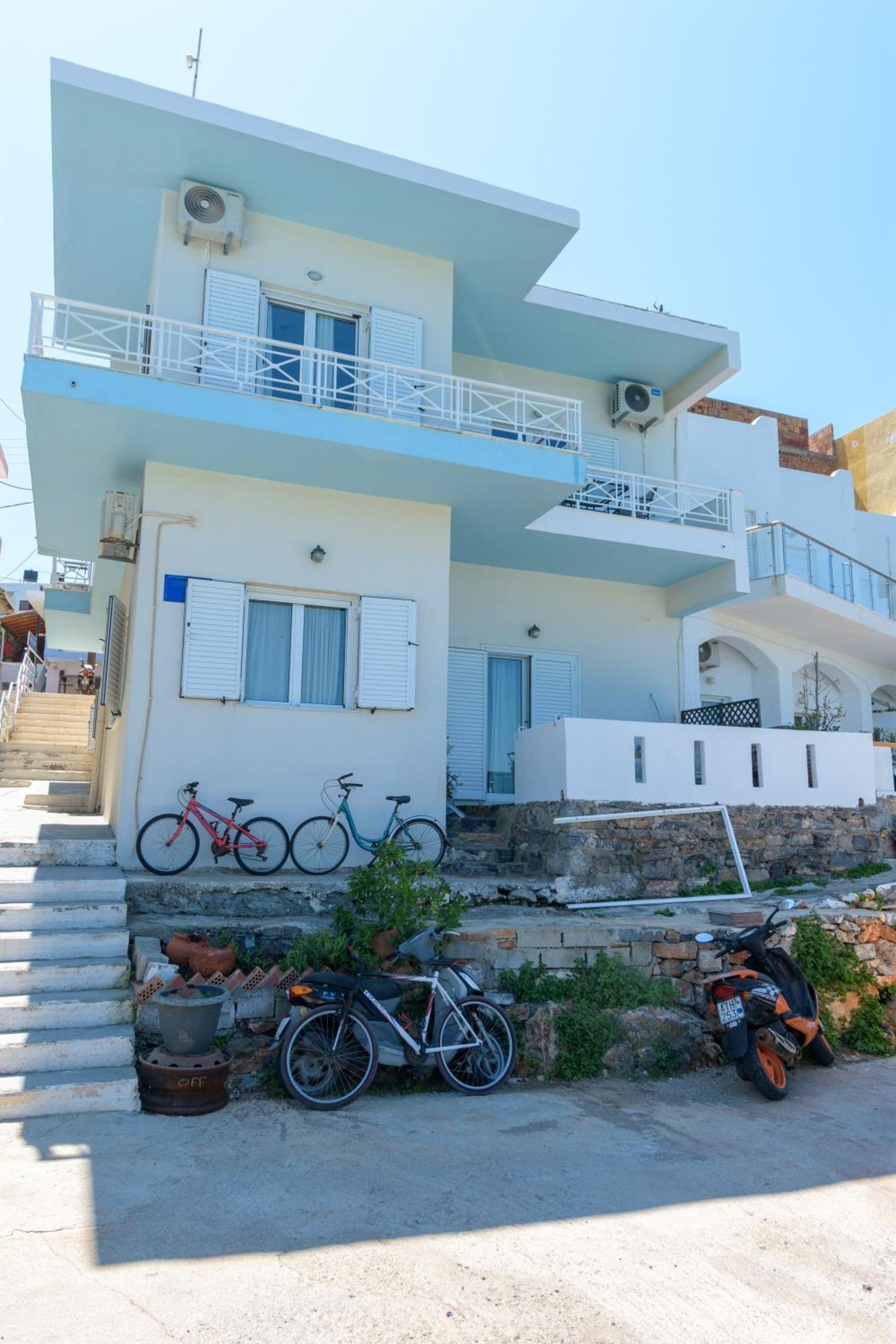 Margarita'S Seafront Luxury Apartment 伊罗达 外观 照片