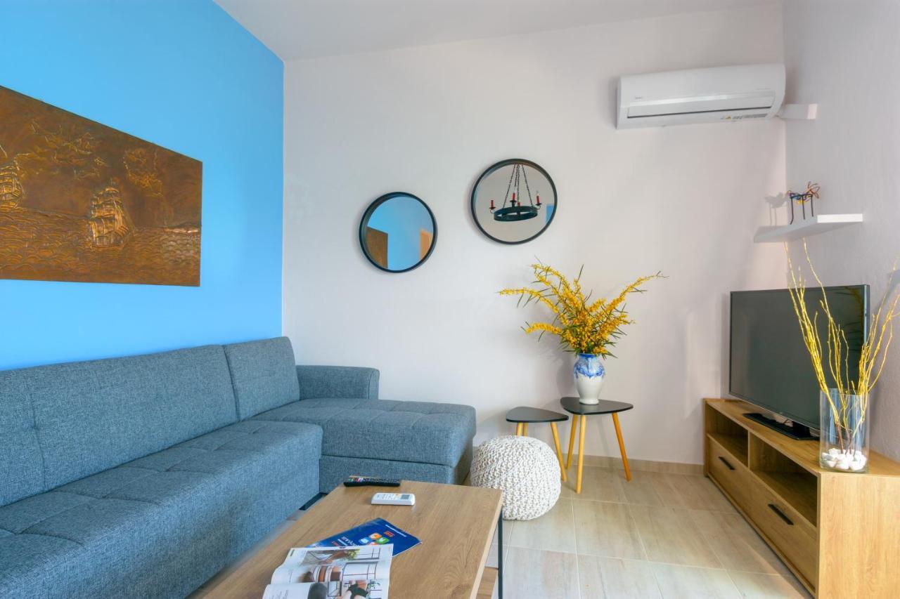 Margarita'S Seafront Luxury Apartment 伊罗达 外观 照片