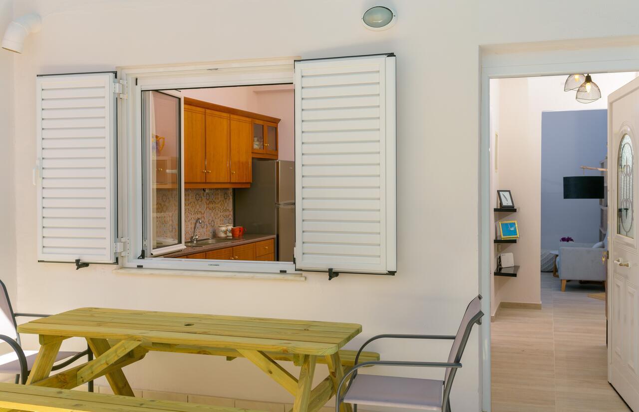 Margarita'S Seafront Luxury Apartment 伊罗达 外观 照片