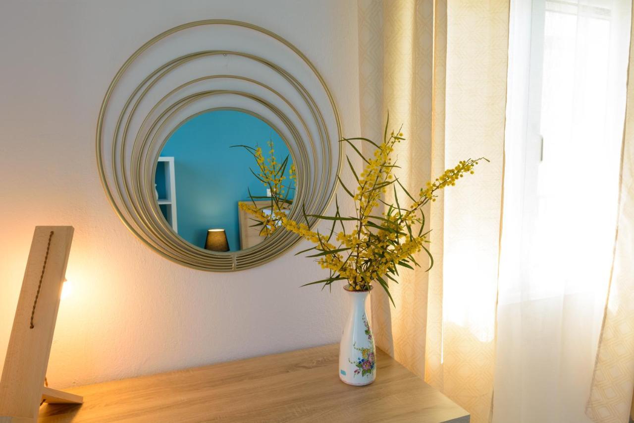 Margarita'S Seafront Luxury Apartment 伊罗达 外观 照片